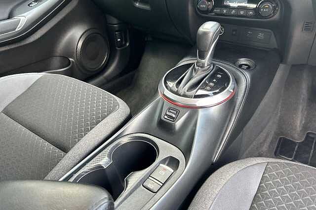 Nissan JUKE 1.0 DiG-T N-Connecta 5dr DCT