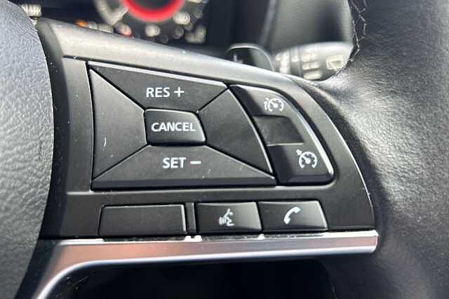 Nissan JUKE 1.0 DiG-T N-Connecta 5dr DCT