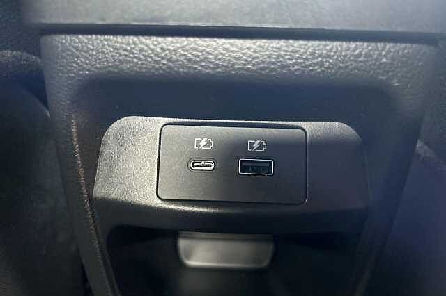 Nissan JUKE 1.0 DiG-T N-Connecta 5dr DCT