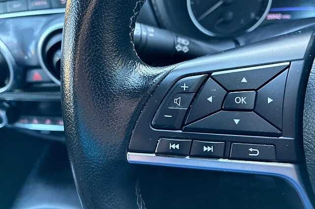 Nissan JUKE 1.0 DiG-T 114 N-Connecta 5dr