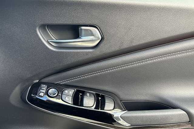 Nissan JUKE 1.0 DiG-T Tekna 5dr