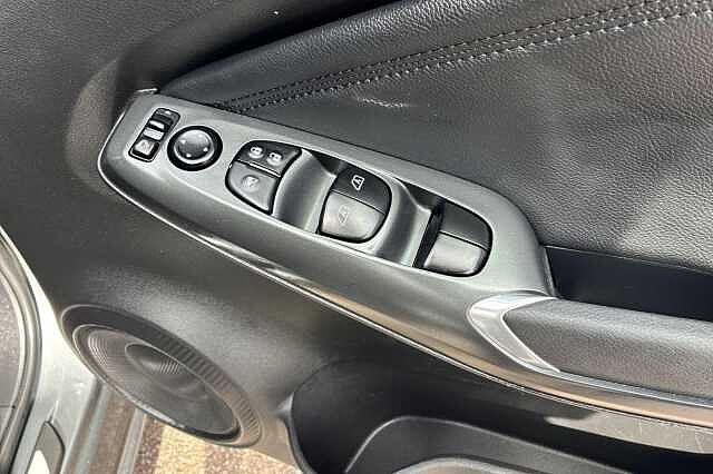 Nissan JUKE 1.0 DiG-T N-Connecta 5dr