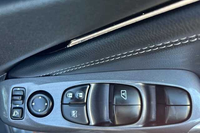 Nissan JUKE 1.6 Hybrid Tekna 5dr Auto