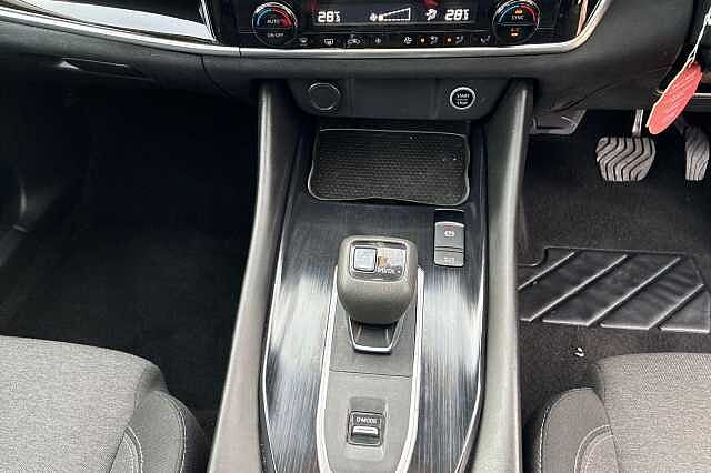 Nissan QASHQAI 1.3 DiG-T MH 158 N-Connecta [Glass Rf] 5dr Xtronic