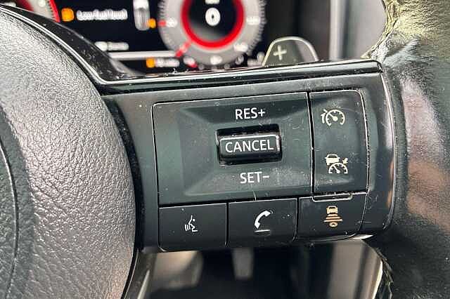 Nissan QASHQAI 1.3 DiG-T MH 158 N-Connecta [Glass Rf] 5dr Xtronic