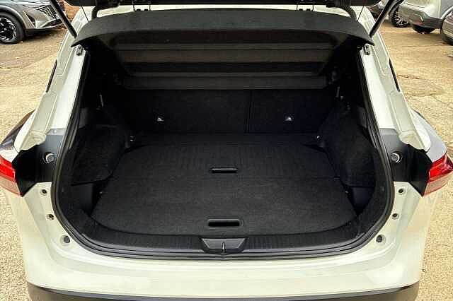 Nissan QASHQAI 1.3 DiG-T MH 158 N-Connecta [Glass Rf] 5dr Xtronic