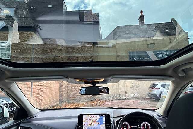 Nissan QASHQAI 1.3 DiG-T MH 158 N-Connecta [Glass Rf] 5dr Xtronic