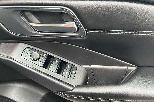 Nissan QASHQAI 1.3 DiG-T MH 158 Acenta Premium 5dr Xtronic