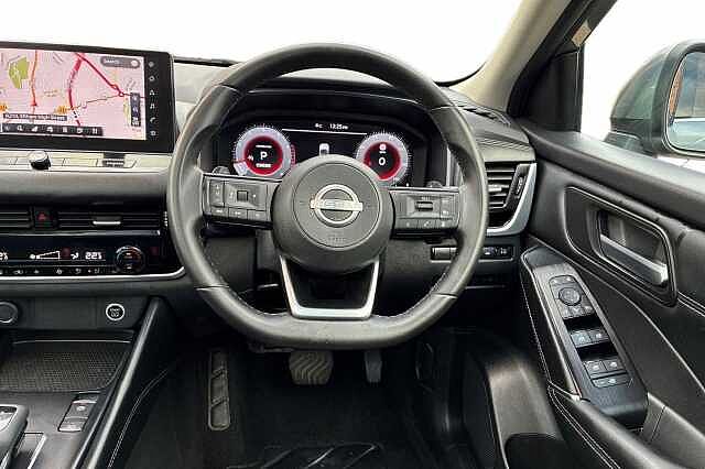 Nissan QASHQAI 1.3 DiG-T MH 158 N-Connecta [Glass Rf] 5dr Xtronic