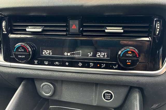 Nissan QASHQAI 1.3 DiG-T MH 158 N-Connecta [Glass Rf] 5dr Xtronic