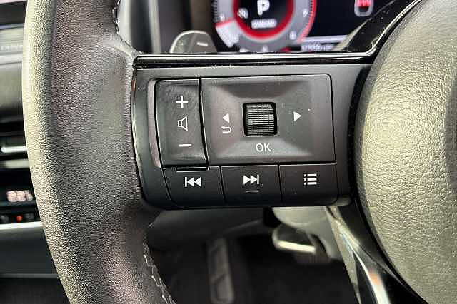 Nissan QASHQAI 1.3 DiG-T MH 158 N-Connecta [Glass Rf] 5dr Xtronic