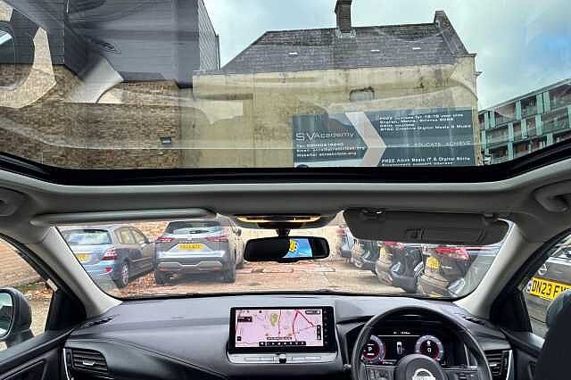 Nissan QASHQAI 1.3 DiG-T MH 158 N-Connecta [Glass Rf] 5dr Xtronic